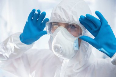 Covid Merkezi 'ndeki hemşirenin portresi, virüslere karşı biyolojik koruma