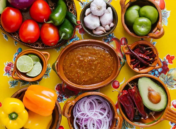 Salsa Mexicana Salsa Picante Ingredientes Una Cocina Mesa Ciudad México —  Fotos de Stock