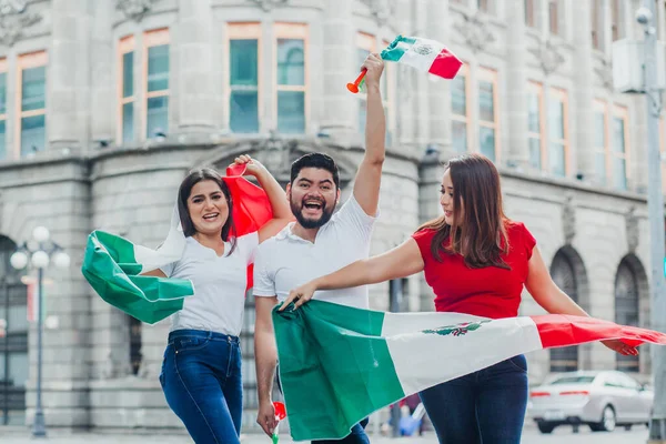 Group Mexican Soccer Fans Holding Flags Trumpets Mexico City — Stock Photo, Image