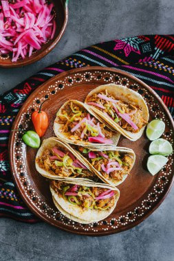 Meksika Cochinita Pibil Taco 'su. Yucatan Meksika' da geleneksel habanero soslu.