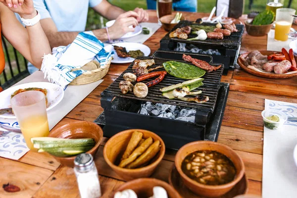 Latin People Eating Mexican Food Tacos Spicy Salsa Tortillas Beer — Stock Photo, Image