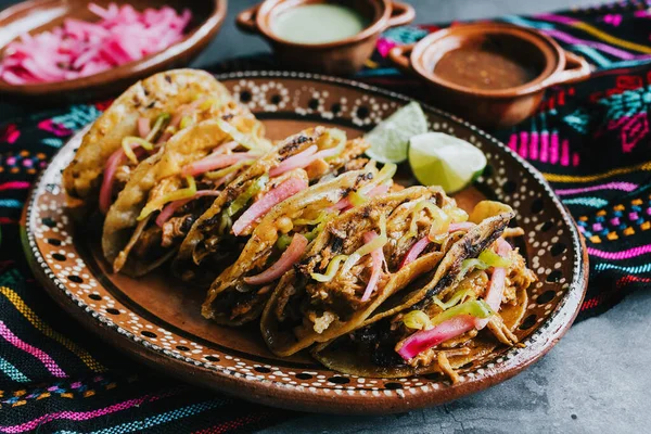 Tacos Mexicanos Planas Composición Laica Con Carnitas Cerdo Cochinita Pibil — Foto de Stock