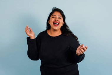 Latin Amerikalı Latin Amerikalı, esmer ve Latin Amerikalı kadınların portresi ve fotokopi arkaplanı.