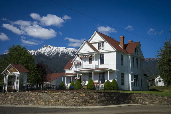 Vecchia casa bianca negli Stati Uniti occidentali — Foto Stock