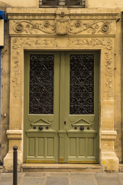 Porte en bois vintage à Paris, France — Photo