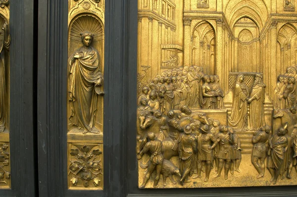 Baptysterium we drzwi, Florencja Włochy — Zdjęcie stockowe