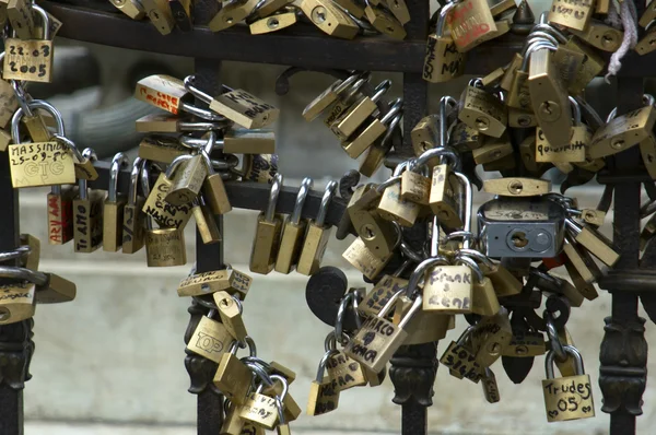 Locks, Ponte Vecchio, Firenze — Foto Stock