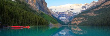 Lake louise ile kırmızı Kano, banff national park, Kanada