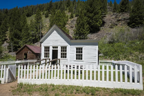 Vecchia casa con staccionata bianca a Custer, Idaho — Foto Stock