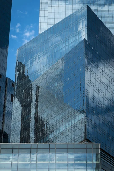 Moderne wolkenkrabbers in new york city — Stockfoto