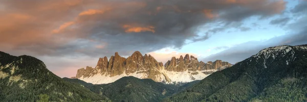 Puesta del sol, montañas Dolominte, Italia — Foto de Stock