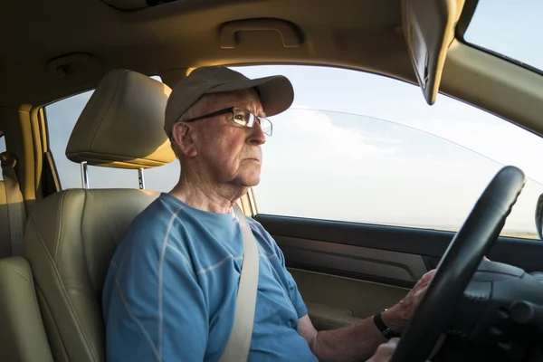 Elderly man driving a car — Stock Photo, Image