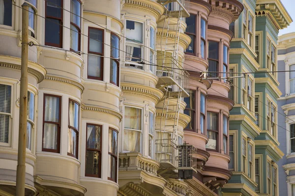 Bunte wohnungen in san francisco, kalifornien — Stockfoto