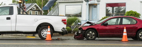 Traffic accident between passenger car and a pickup truck — Stock Photo, Image