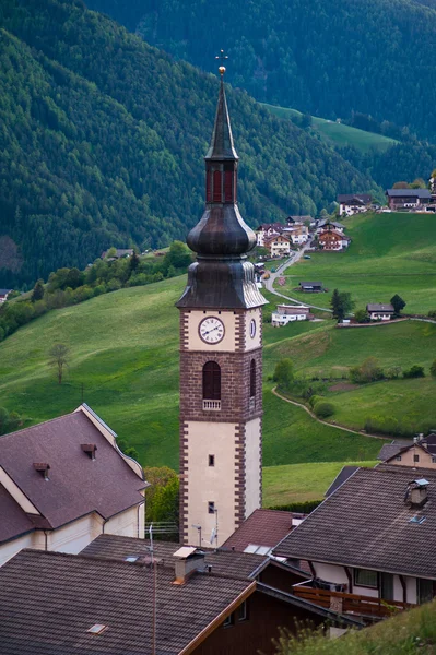 Church in Mountain Village in Northern Italy — Stock Photo, Image