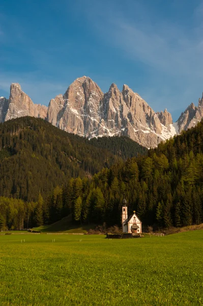 Kyrkan Santa Maddalena i norra Italien — Stockfoto