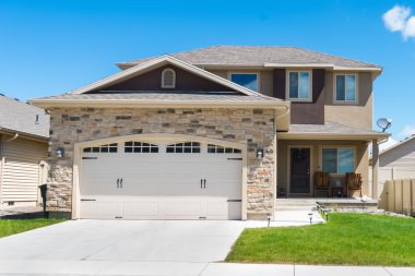 Çağdaş iki katlı ev