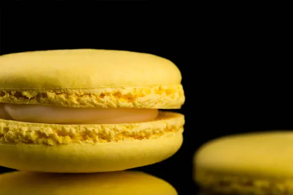 French Pasta Stack Yellow Macaron Isolated Dark Black Background Macaroons — Stock Photo, Image