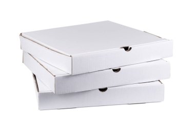 Beyaz pizza kutuları, beyaz arka planda izole edilmiş.