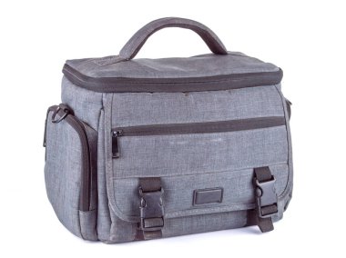 Beyaz arkaplanda izole edilmiş kamera çantasını kapat