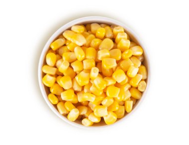 Kasede konserve mısır, beyaz arka planda izole, üst manzara