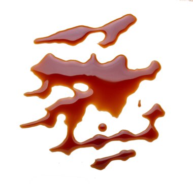 Beyaz arka planda izole edilmiş lezzetli soya sosu, üst manzara.