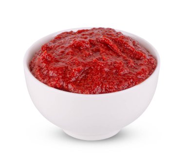 Beyaz arka planda izole edilmiş domates sosu ya da ketçap.