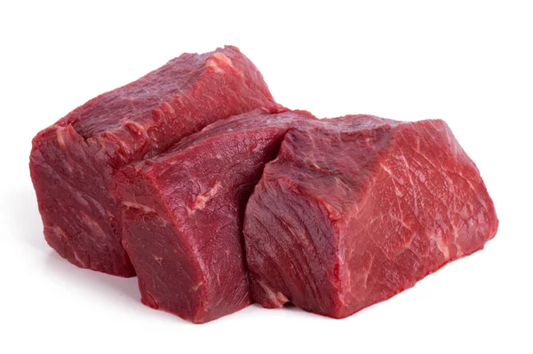 Carne crua saborosa isolado no fundo branco fechar — Fotografia de Stock