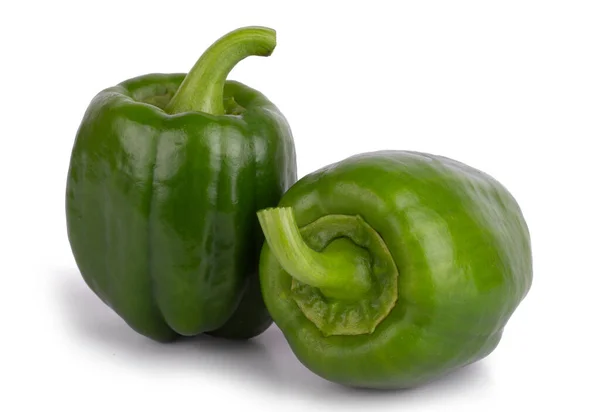 Zwei Grüne Paprika Isoliert Auf Weißem Hintergrund Nahaufnahme — Stockfoto