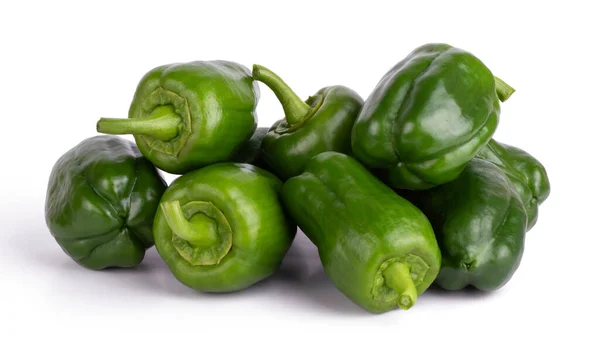 Gruppe Frischer Grüner Paprika Isoliert Auf Weißem Hintergrund — Stockfoto