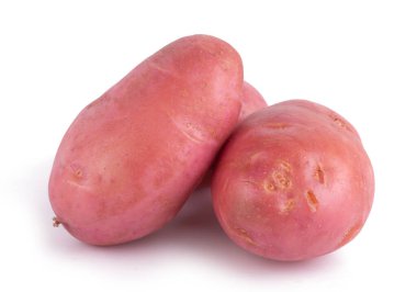 Beyaz arka plan üzerinde izole çiğ kırmızı patates