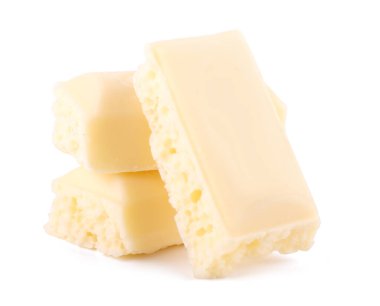 Beyaz arka planda izole edilmiş bir sürü beyaz çikolata.