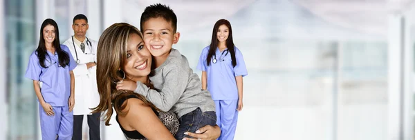 Familjen på ett sjukhus — Stockfoto