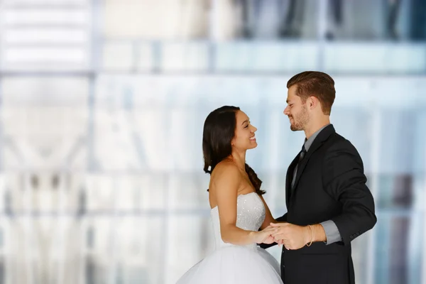 Brautpaar bei der Hochzeit — Stockfoto