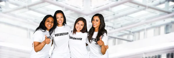 Grupp kvinnor frivilliga — Stockfoto