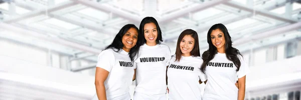 女性ボランティアのグループ — ストック写真
