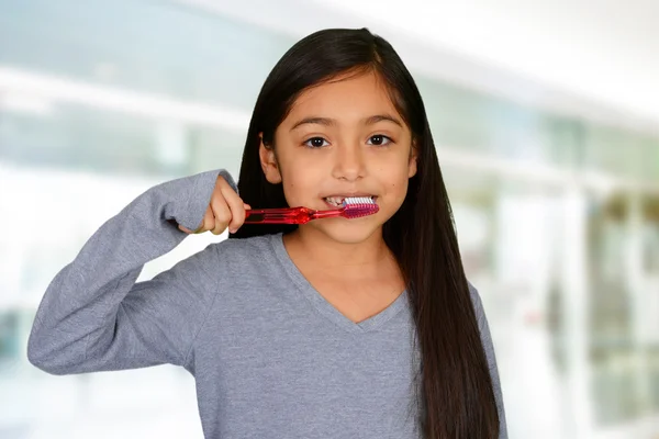 Spazzolatura denti bambino — Foto Stock