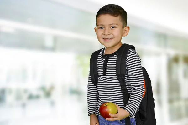 Junge in der Schule — Stockfoto