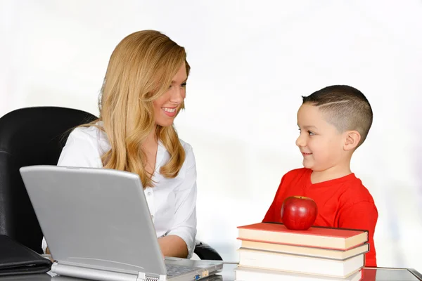 Teacher explaining — Stock Photo, Image