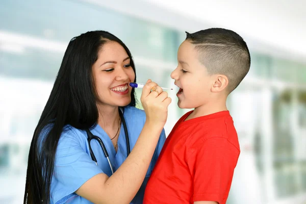 Young female nurse — Stock Photo, Image