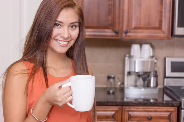 コーヒーを飲む女 — ストック写真