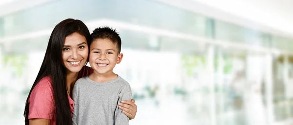 Mãe e filho — Fotografia de Stock