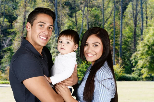 Spansktalande familj tillsammans — Stockfoto