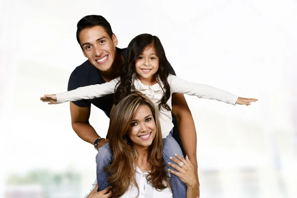 Hispanische Familie zusammen — Stockfoto