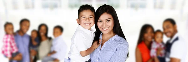 Glückliche junge Familien — Stockfoto