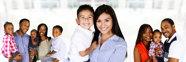 Boldog fiatal családok — Stock Fotó