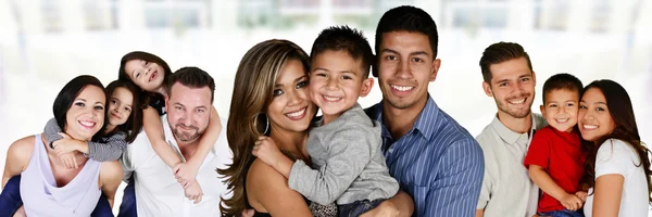 Familias jóvenes felices — Foto de Stock