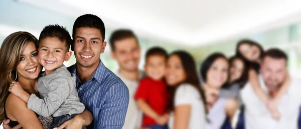 Familias jóvenes felices — Foto de Stock