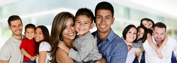 Familias jóvenes felices — Foto de Stock