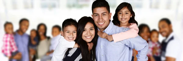 Familias jóvenes felices — Foto de Stock